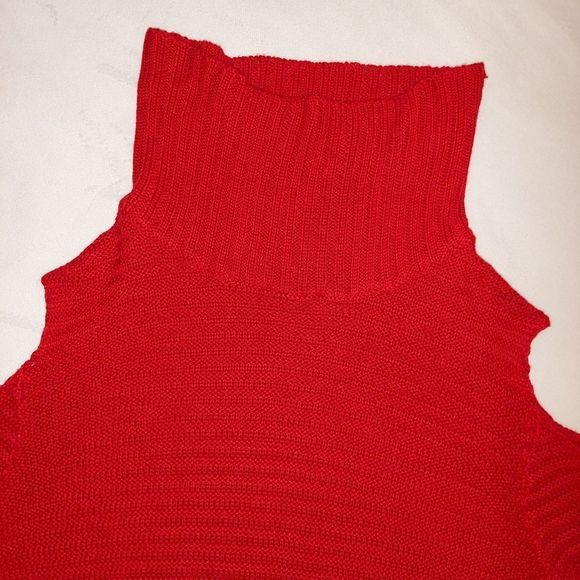 Red Cold-Shoulder Cut-Out Sweater - Picture 3 of 3